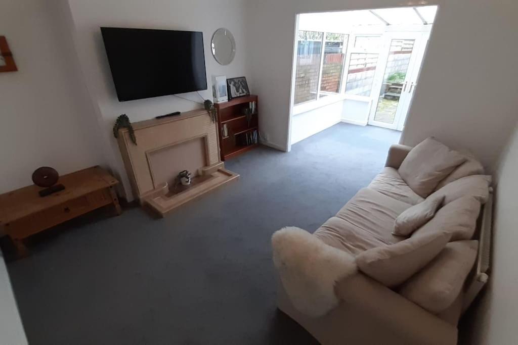 Free Parking Spacious Home Cardiff Exterior photo